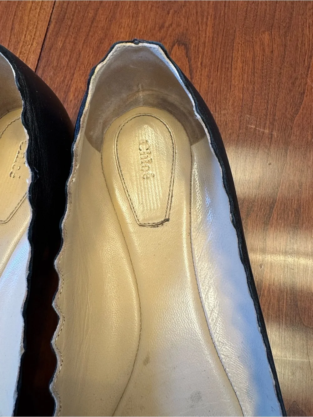 CHLOE Black Scalloped Leather Ballet Flats